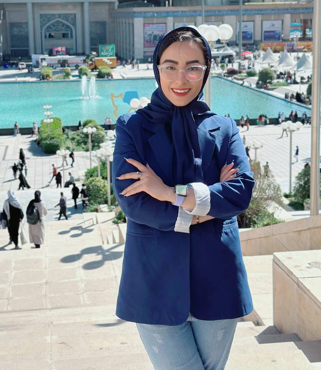 مونا اکبری احمدآبادی